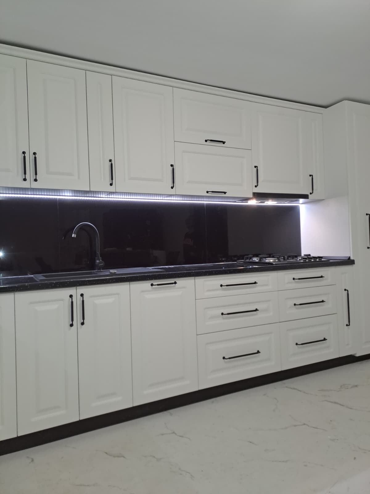 Bucătărie Modernă - Bandă LED încorporată